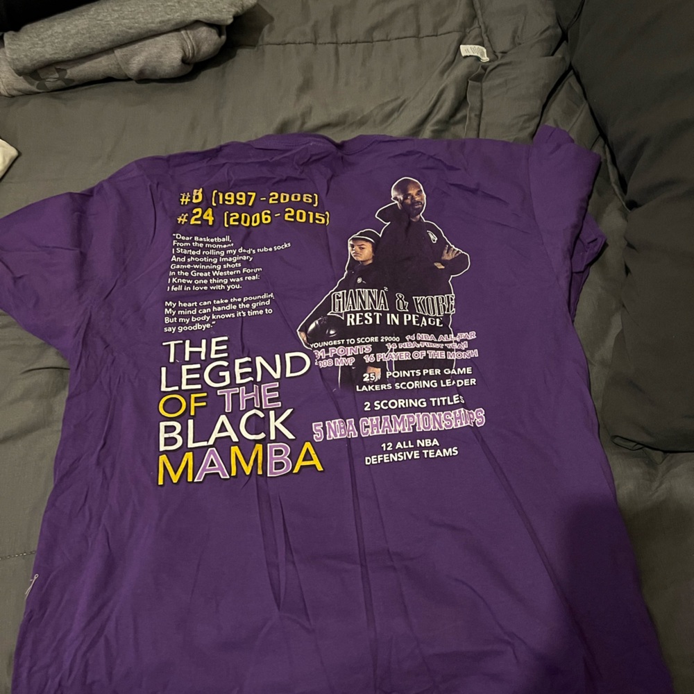 Kobe shirt size large. Don’t wear it, I’m sure a die hard Kobe fan would enjoy